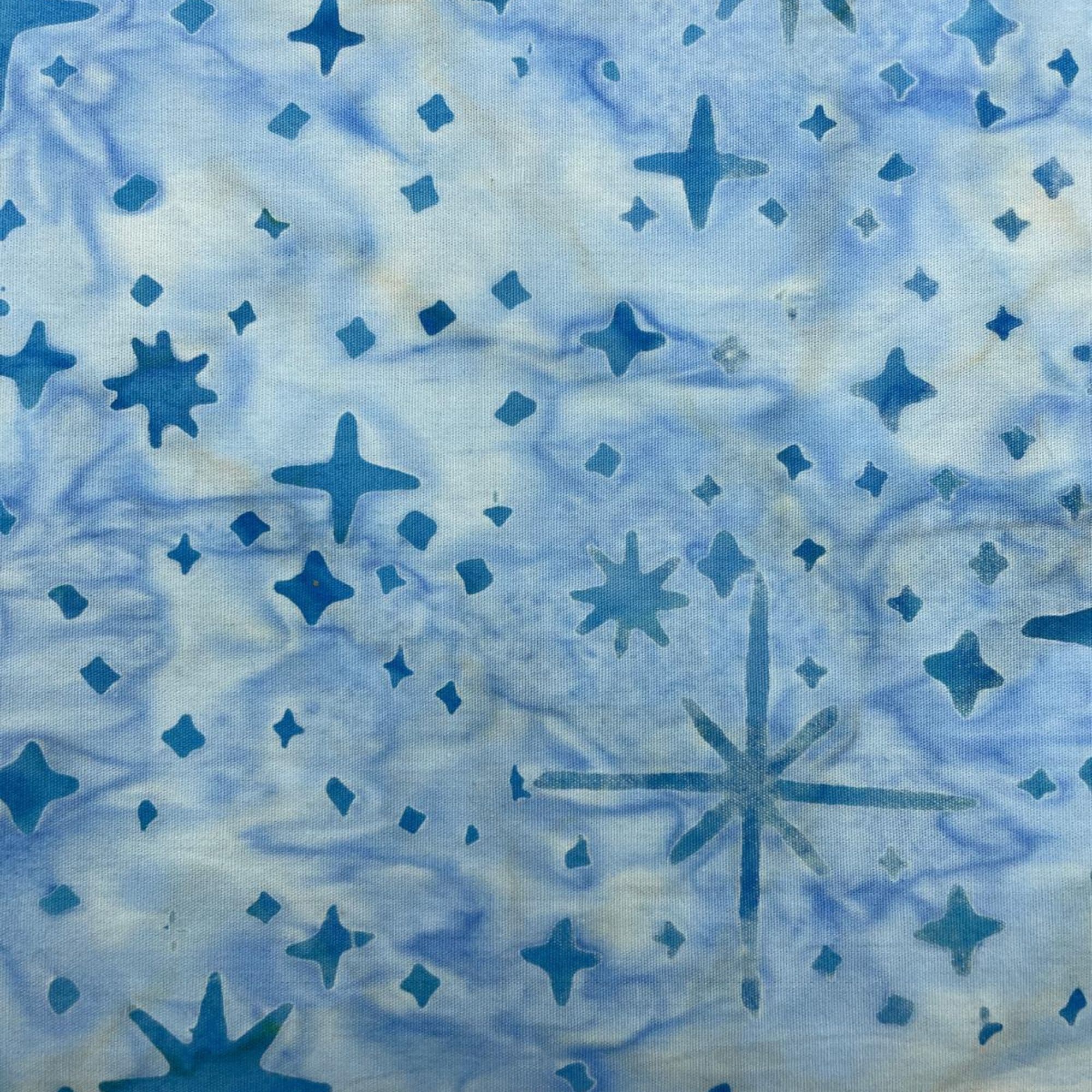Tela batik algodón 100% estrellas azules, fondo agua — imagen 1